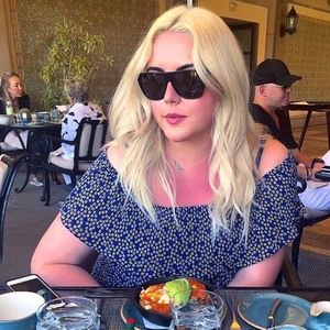 Meet your Posher, Tina